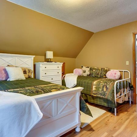 Howard Cabin Rental About 3 Mi To Apple Valley Lake! Mount Vernon Екстериор снимка