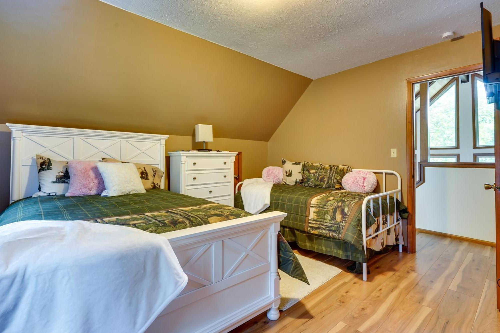 Howard Cabin Rental About 3 Mi To Apple Valley Lake! Mount Vernon Екстериор снимка