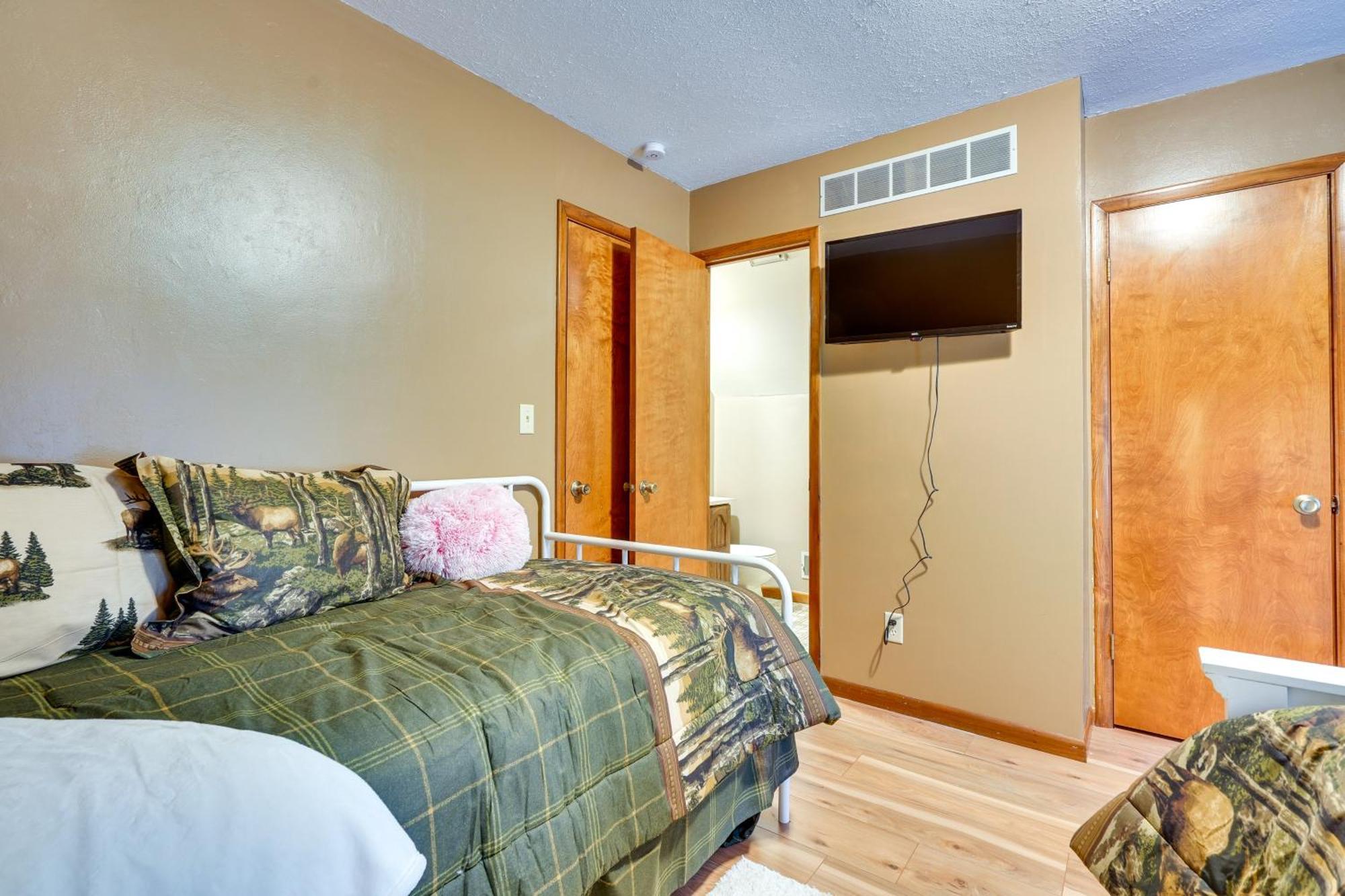 Howard Cabin Rental About 3 Mi To Apple Valley Lake! Mount Vernon Екстериор снимка